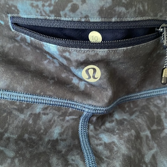 Rare LuLuLemon Blue Ombré‎ wave speed under legging. Size 10. Deep sea. Like New - Picture 3 of 9
